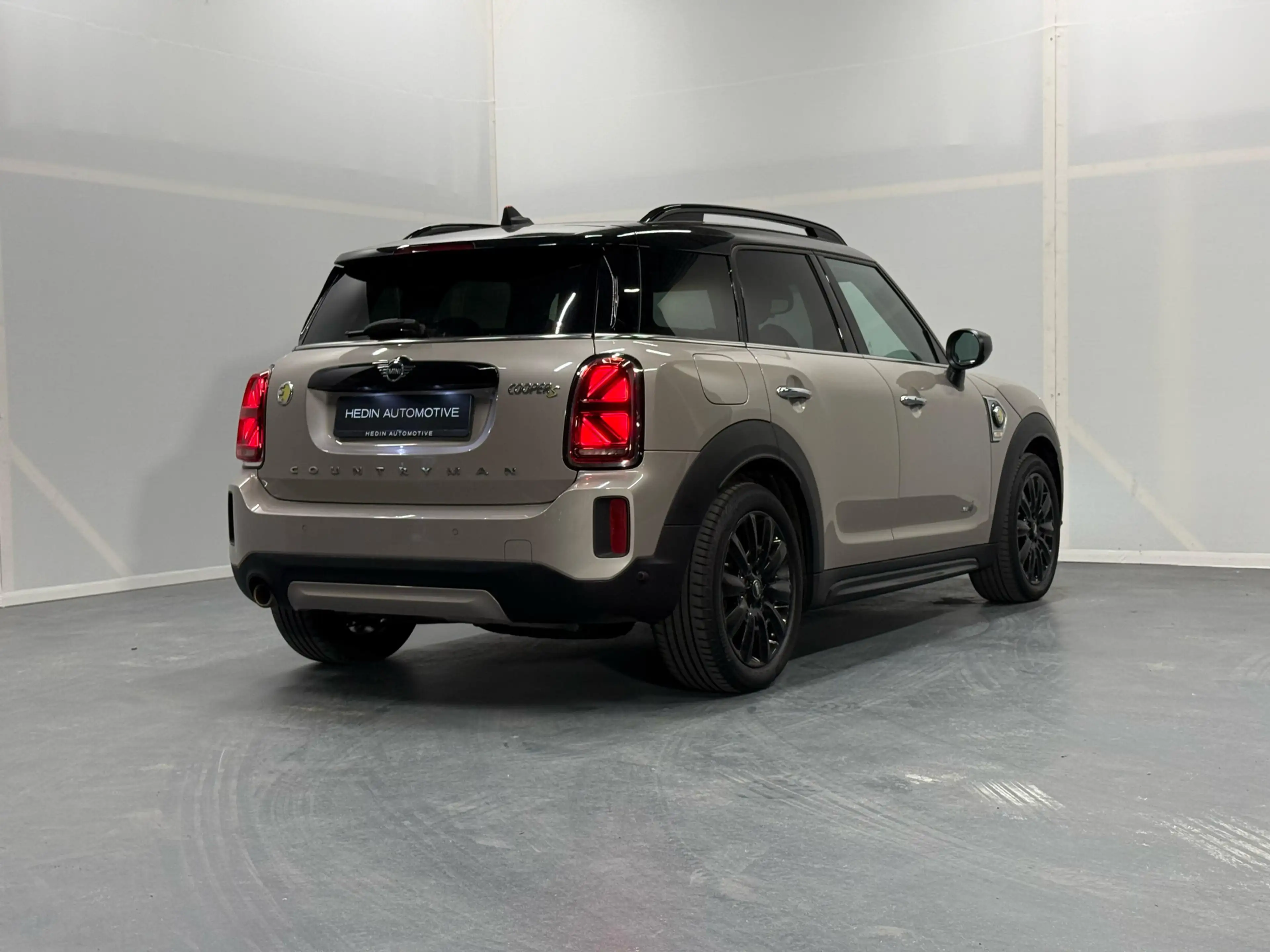 MINI Cooper SE Countryman 2.0 ALL4 MINI Yours — photo 2