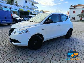 Ypsilon 0.9 t.air Elle ecochic metano 80cv