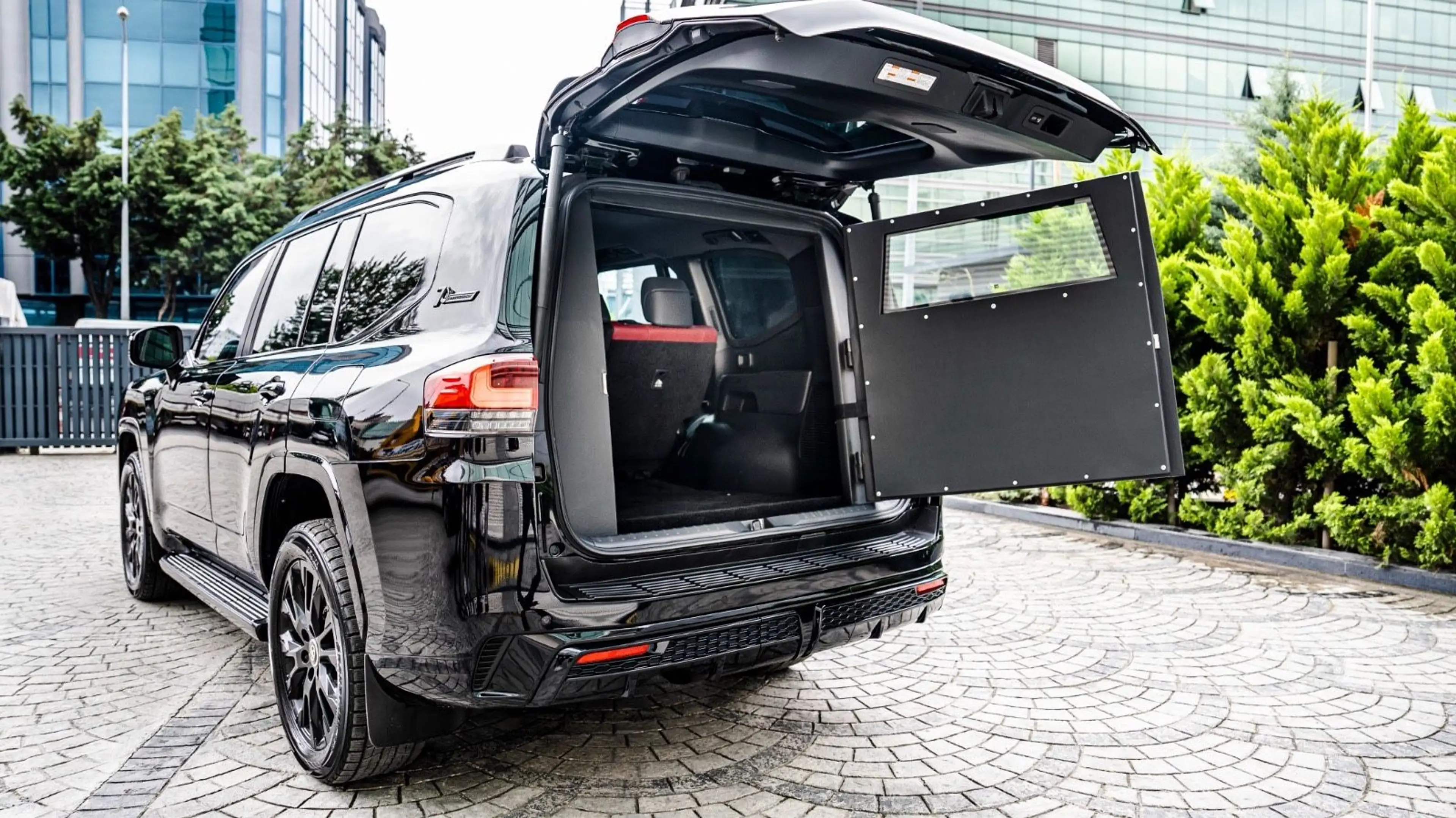 Toyota Land Cruiser 300*3.5 V6*ARMORED*GEPANZERT*B6/VR7 — photo 15