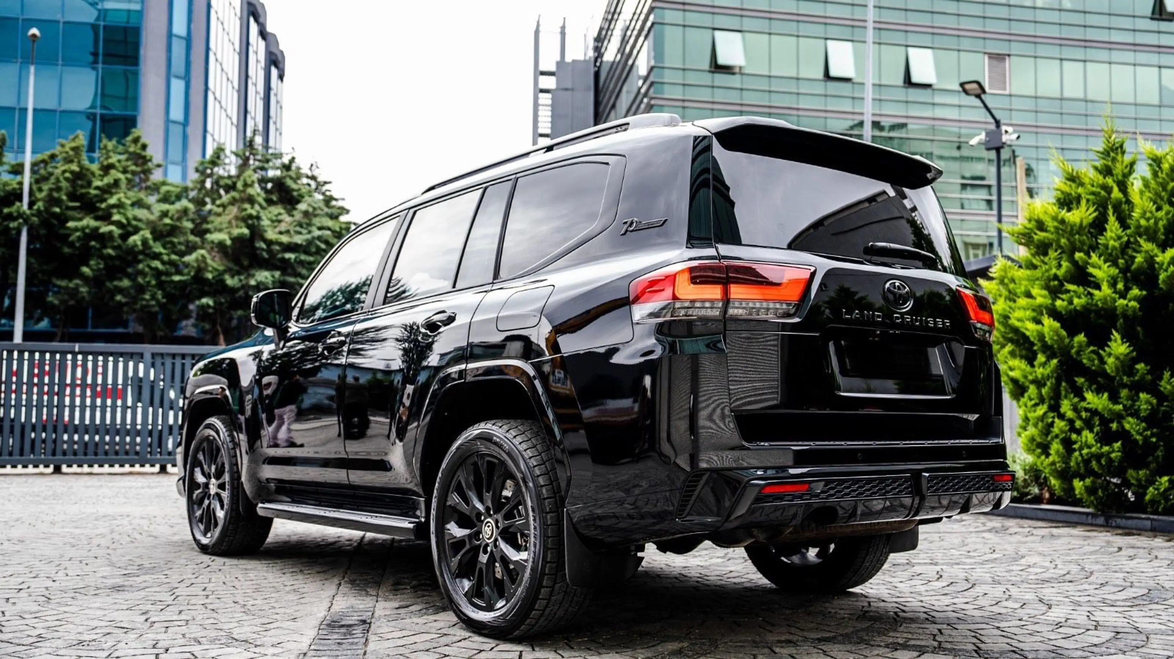 Toyota Land Cruiser 300*3.5 V6*ARMORED*GEPANZERT*B6/VR7 — photo 3