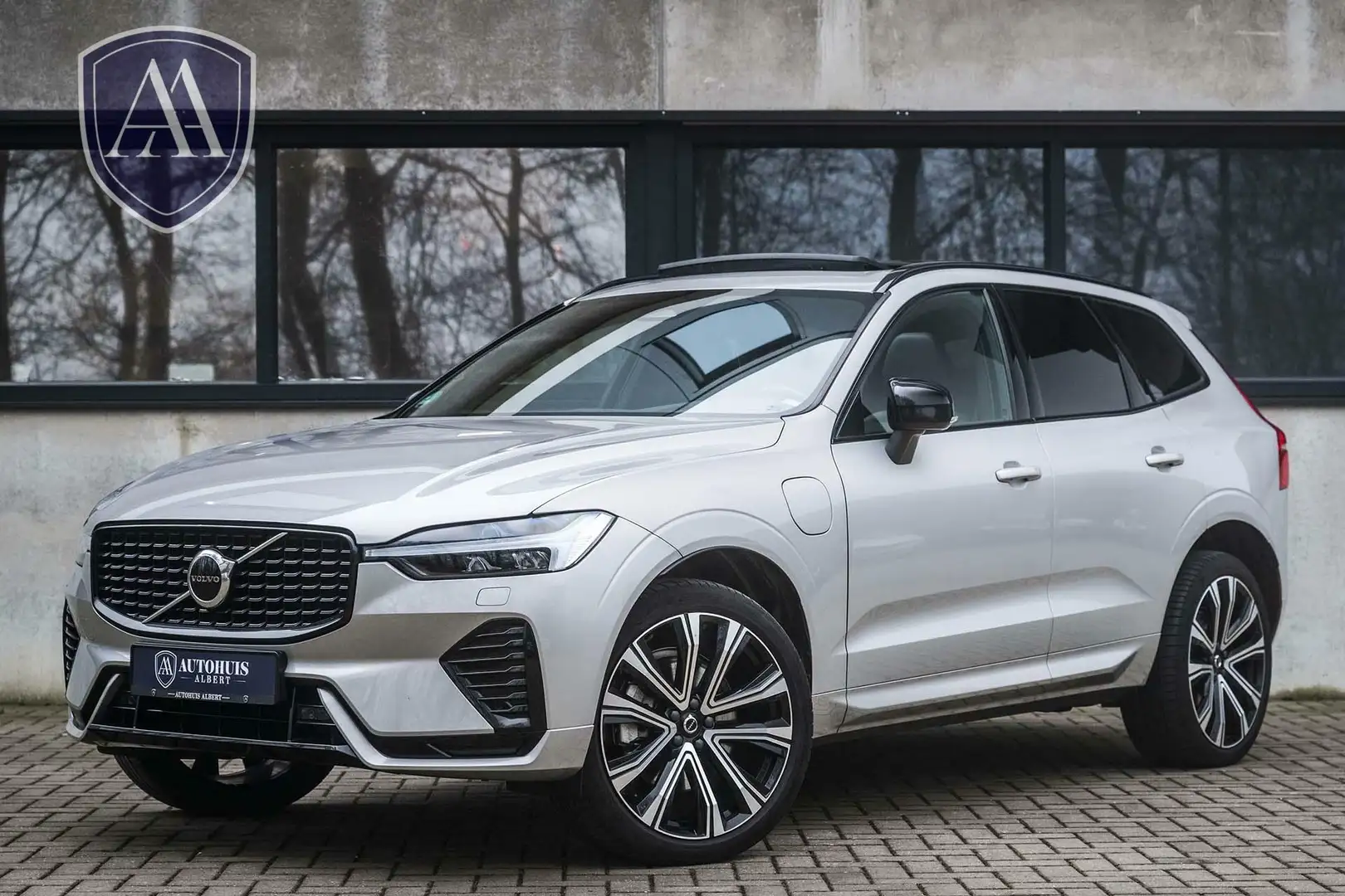 Volvo XC60 2.0 Recharge T8 AWD R-Design Facelift Pano ACC Plateado - 1