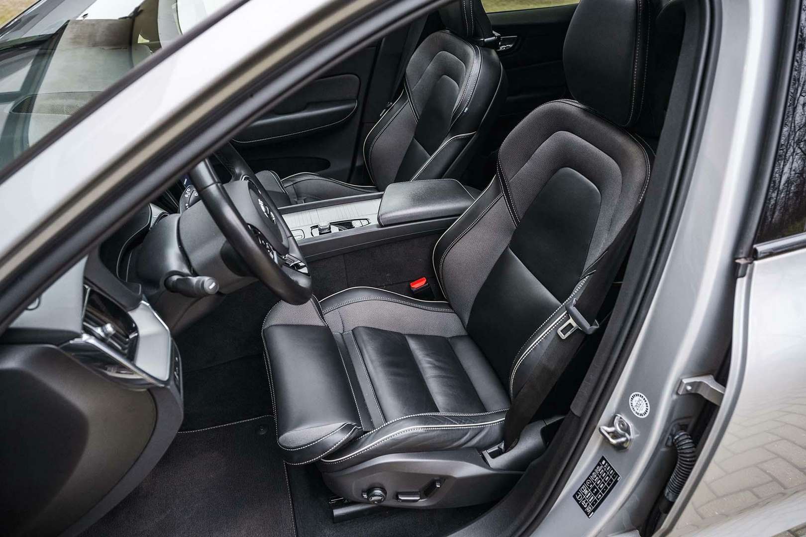 Volvo XC60 R-Design 2.0 Recharge T8 AWD - 2021 - Joinsteer - #17