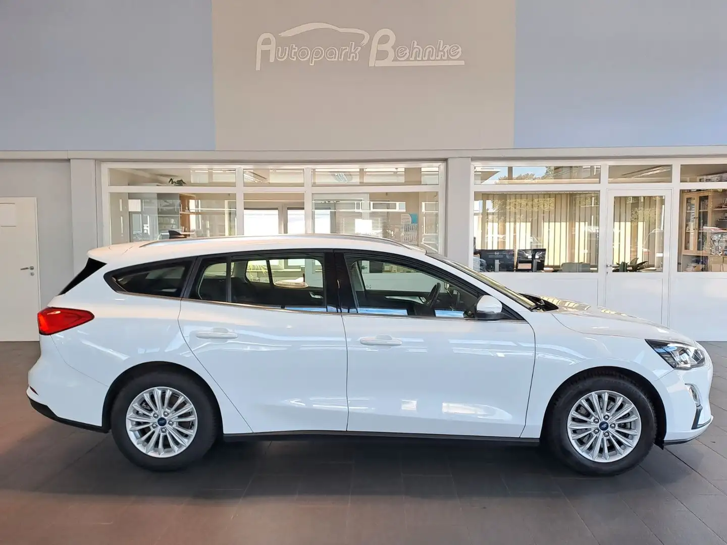 Ford Focus Titanium*LED*KAM*PDC*Navi*AppLink*DAB* Weiß - 1