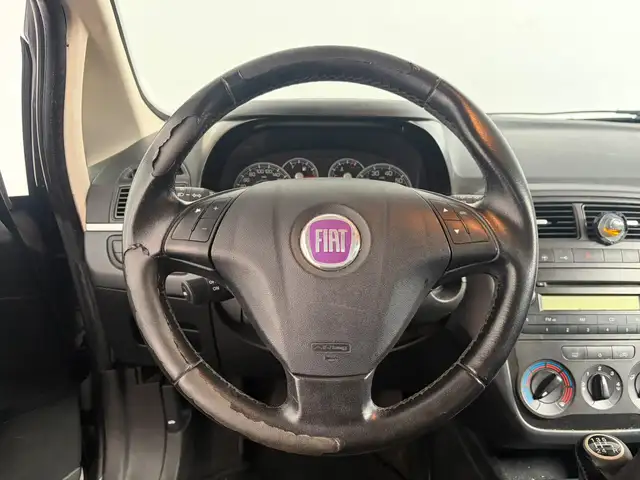 Fiat Grande Punto view 11