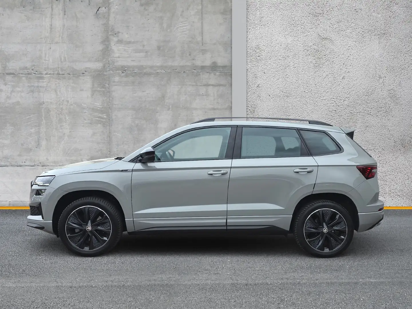 Skoda Karoq 1.5 TSI DSG Sportline LED VIRTUAL KAMERA APP Gris - 2