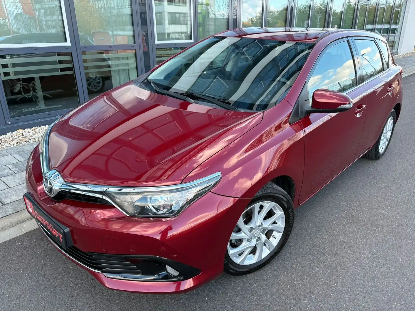 Toyota Auris Comfort,Klima,R-Kamera,8-Fach,Top Gepflegt Červená - 2