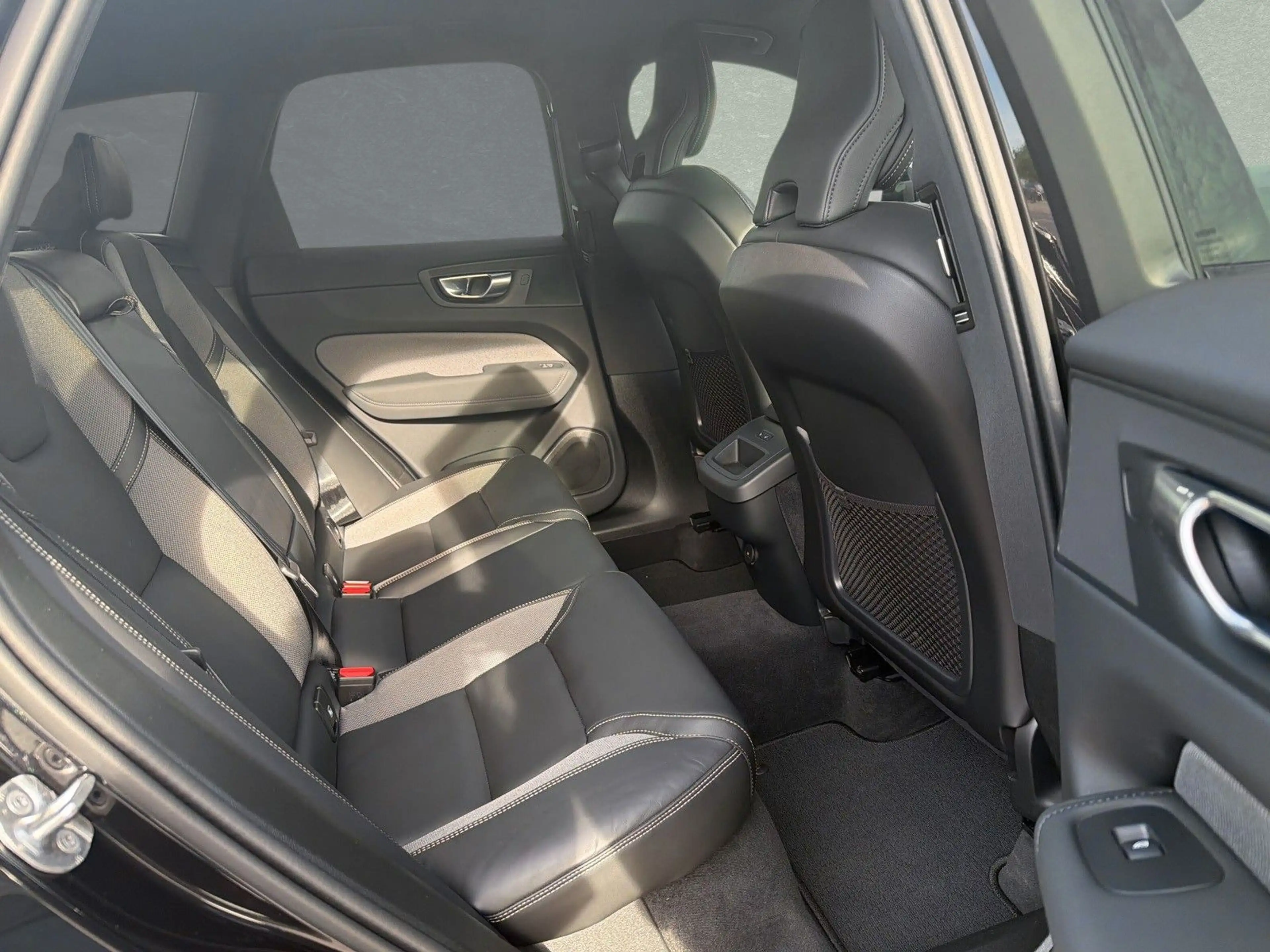 Volvo XC60 B5 AWD Plus Black Edition ACC BLIS — photo 5