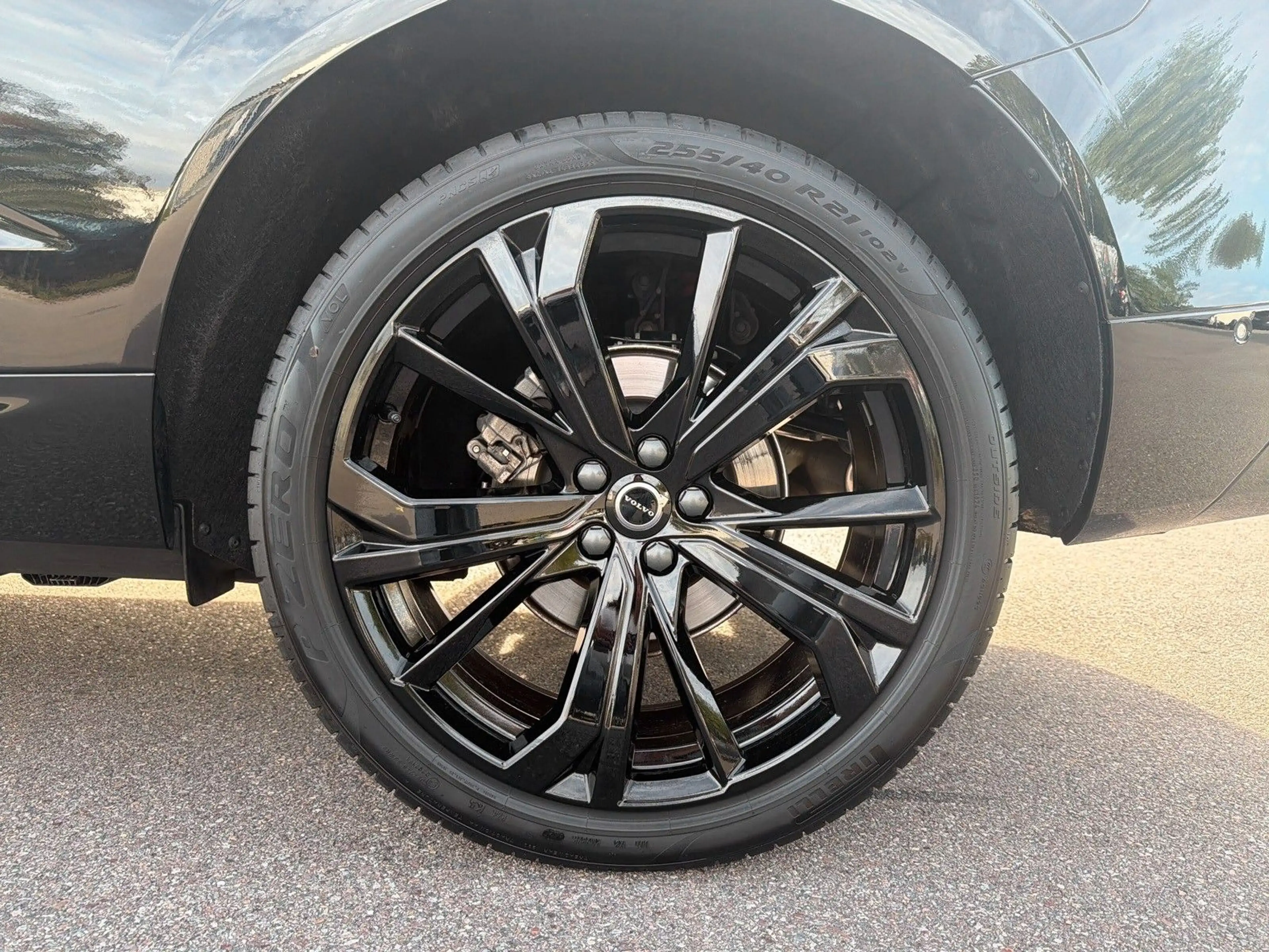 Volvo XC60 B5 AWD Plus Black Edition ACC BLIS — photo 2