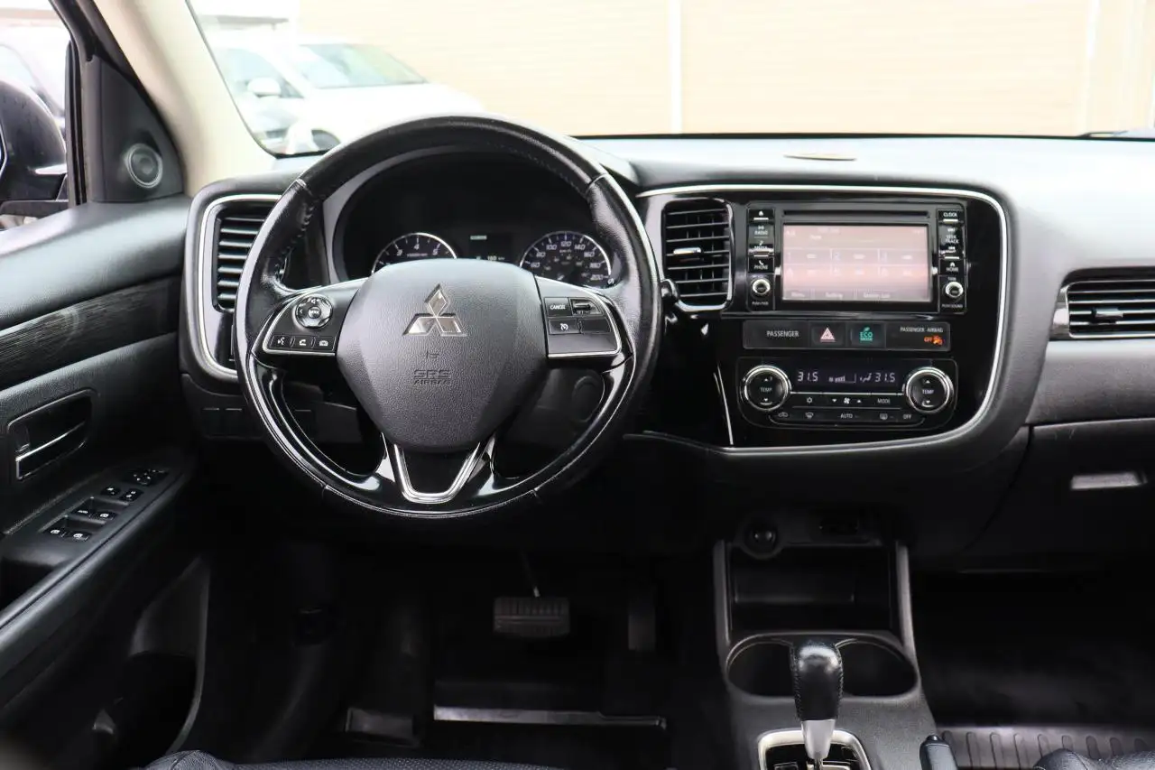 Mitsubishi Outlander снимка Mitsubishi Outlander