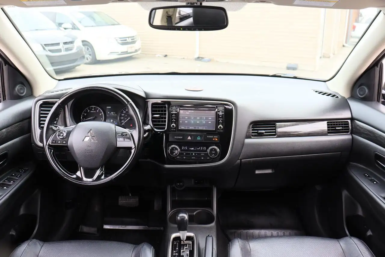 Mitsubishi Outlander снимка Mitsubishi Outlander