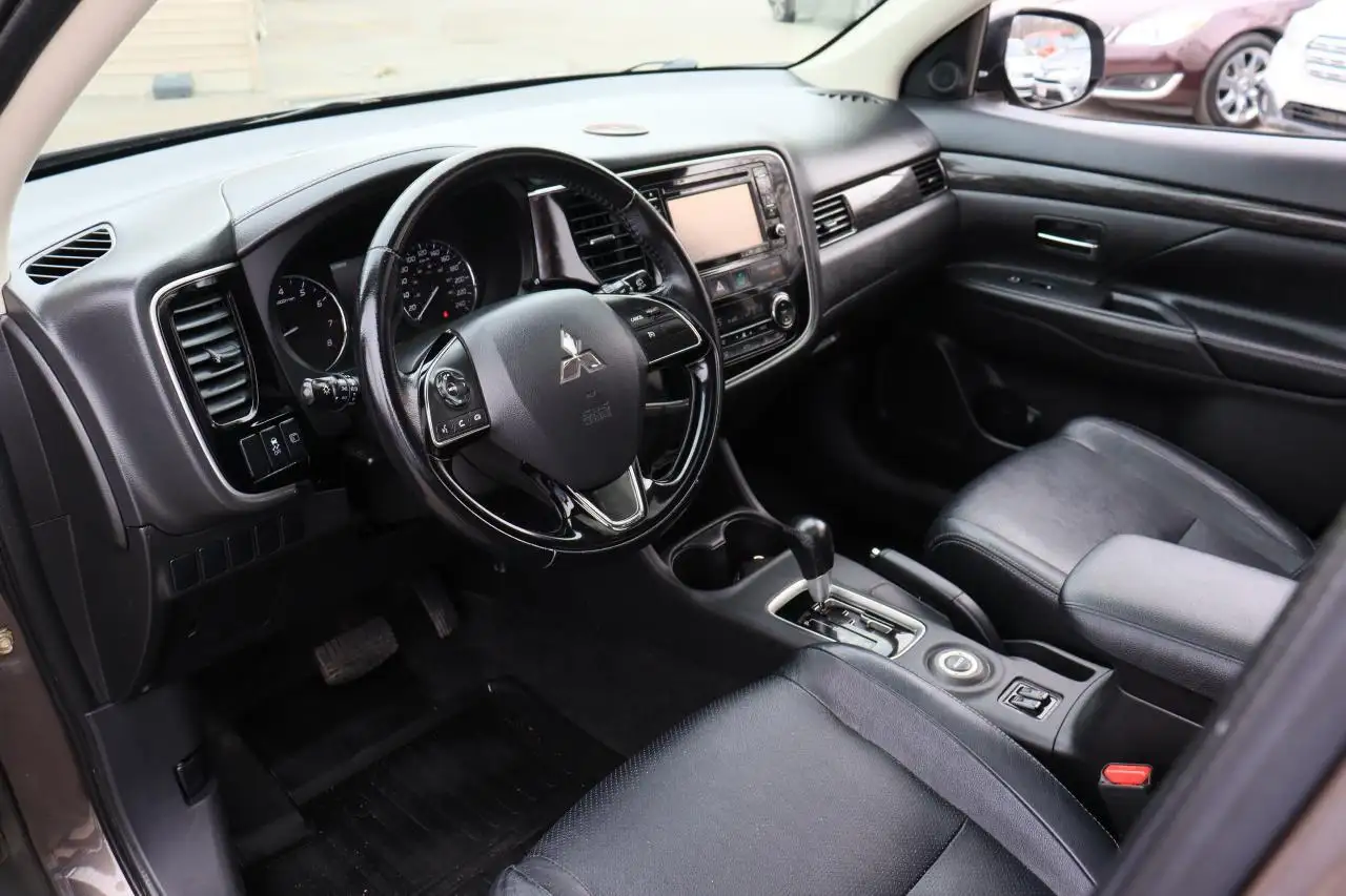 Mitsubishi Outlander снимка Mitsubishi Outlander