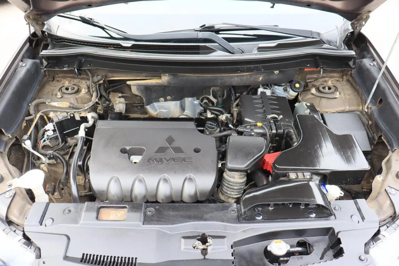 Mitsubishi Outlander снимка Mitsubishi Outlander
