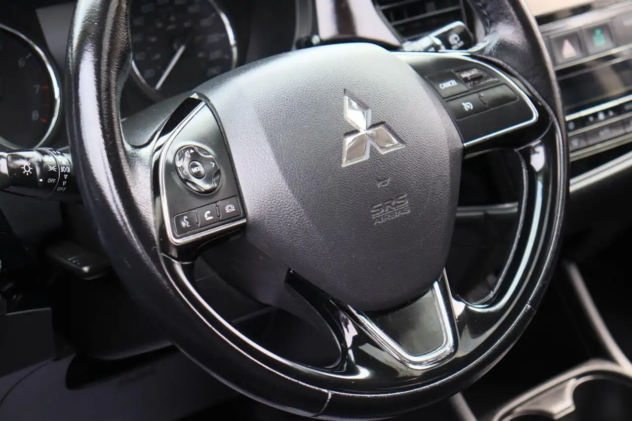 Mitsubishi Outlander снимка Mitsubishi Outlander
