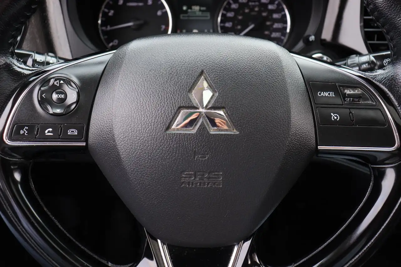 Mitsubishi Outlander снимка Mitsubishi Outlander