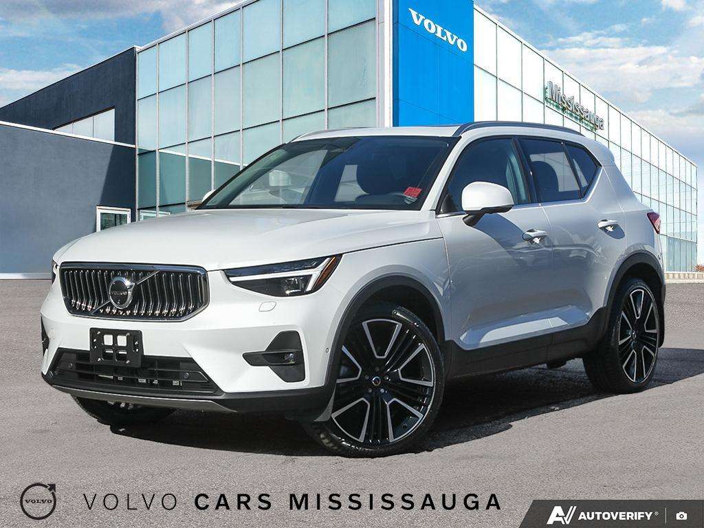 2024 Volvo XC40 B5 AWD Ultimate Bright Theme