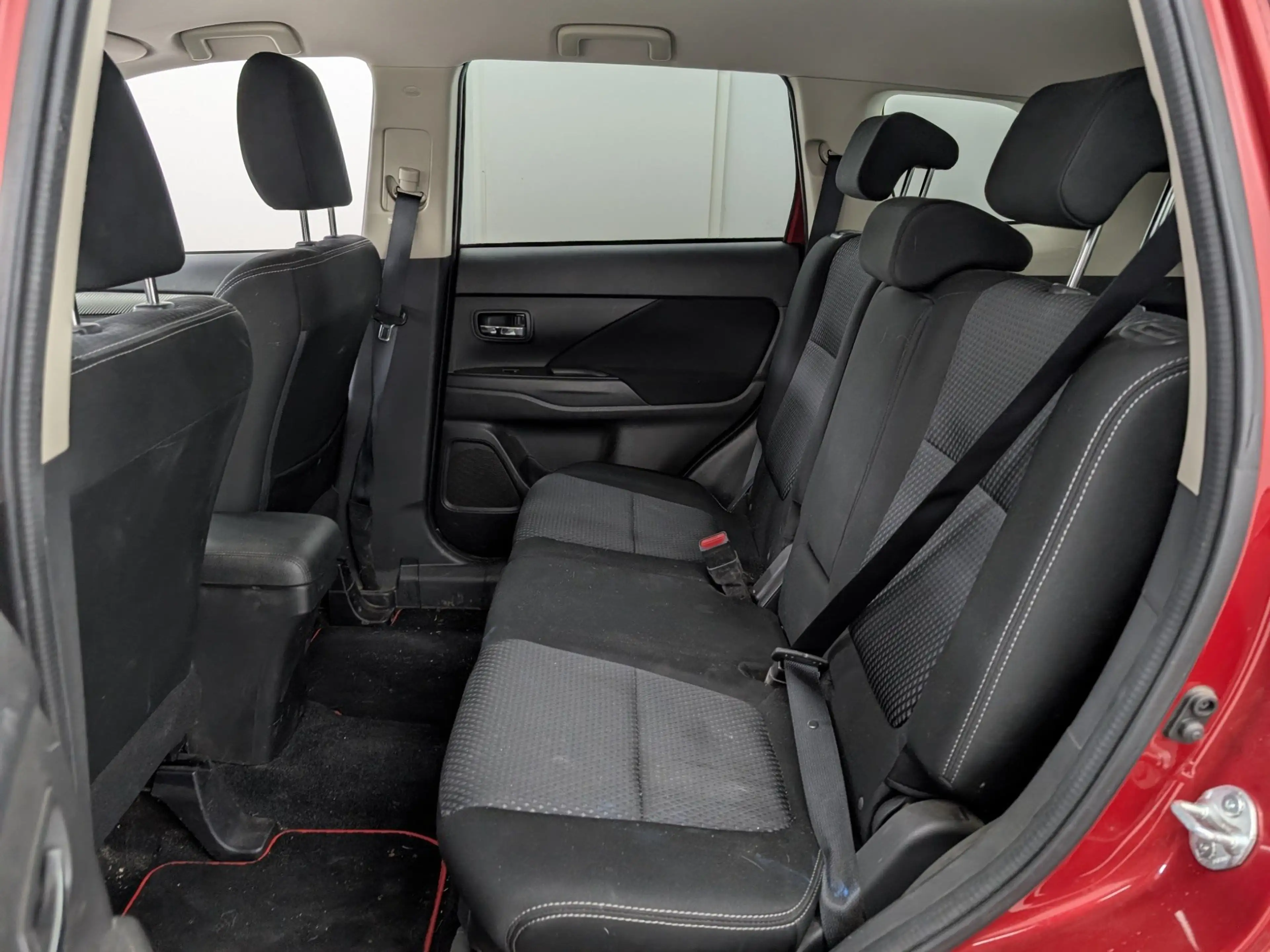Mitsubishi Outlander 2.0 MIVEC Edition Kamera SHZ — photo 9