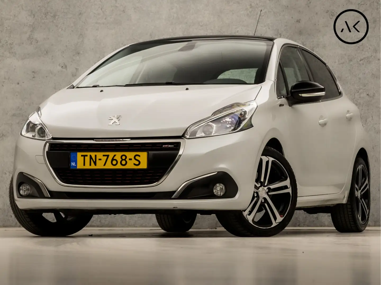 Peugeot 208 1.2 PureTech GT Sport Automaat (PANORAMADAK, PAREL Wit - 1