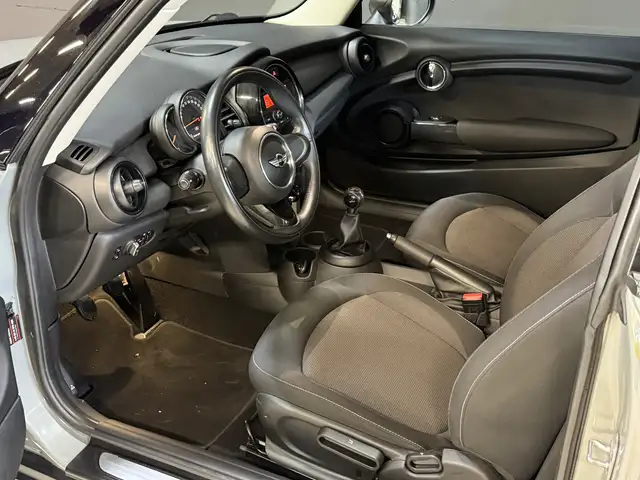 Mini Hatch view 6