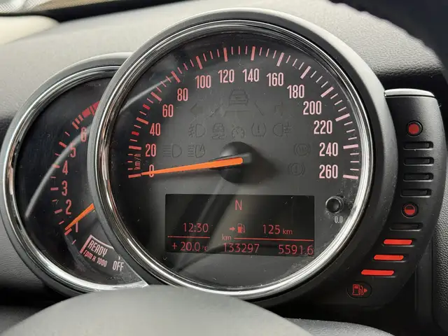 Mini Hatch view 17