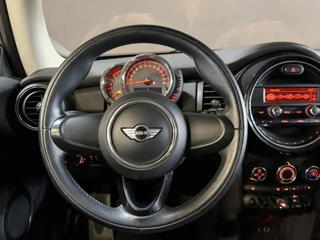 Mini Hatch view 9