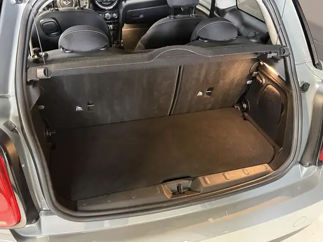 Mini Hatch view 8