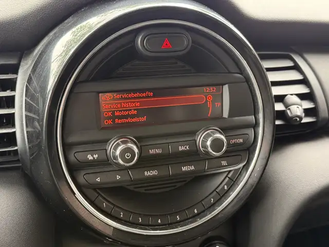 Mini Hatch view 26