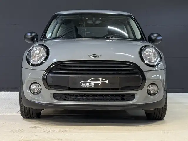 Mini Hatch view 4