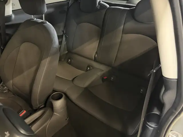 Mini Hatch view 7