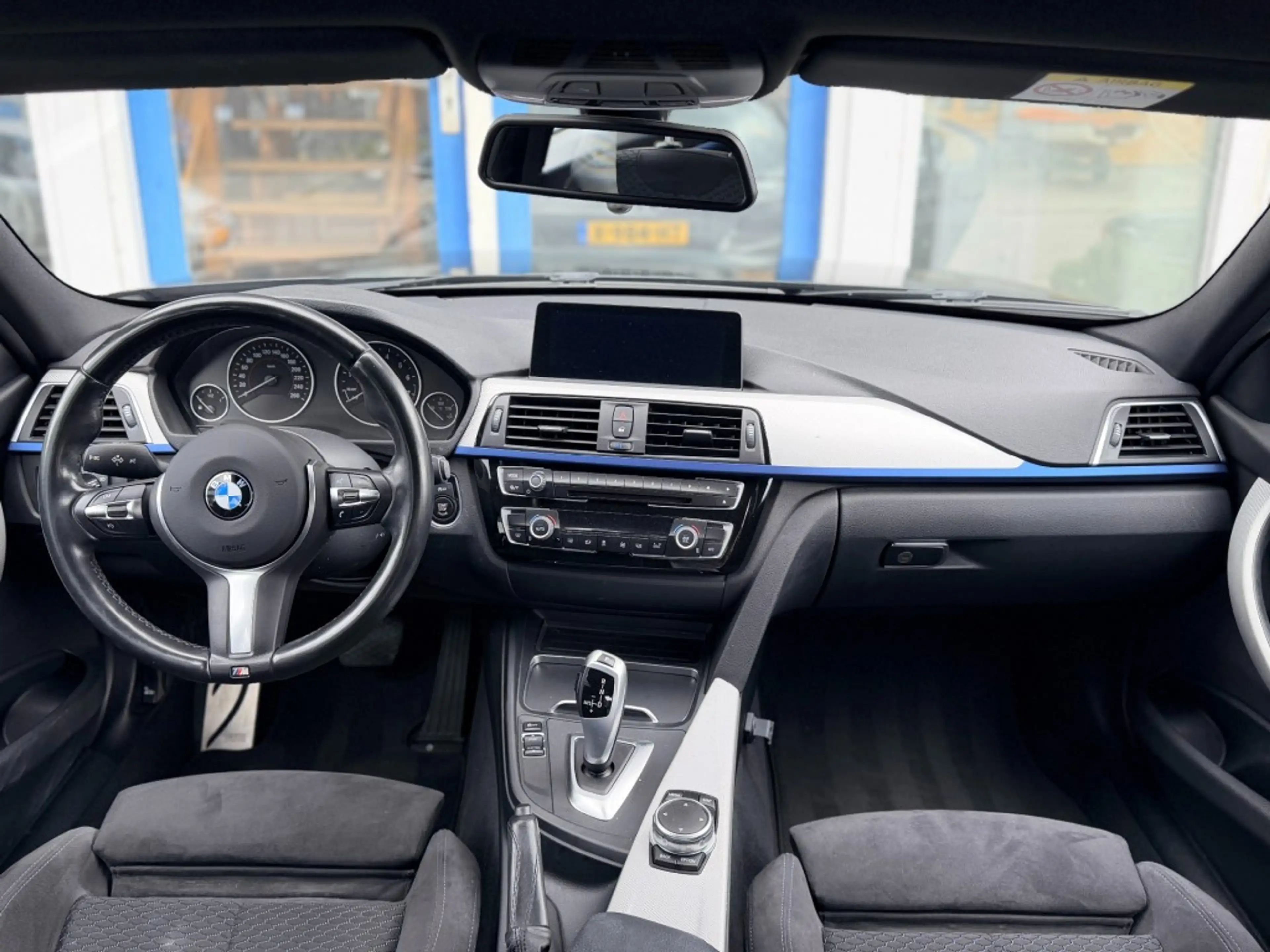 BMW 318 318i Executive M Sport I Navigatie I Climate I Xen — photo 2