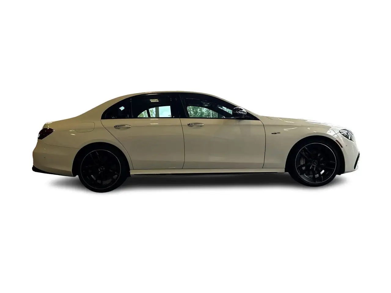 Mercedes-Benz E-Class снимка Mercedes-Benz E-Class