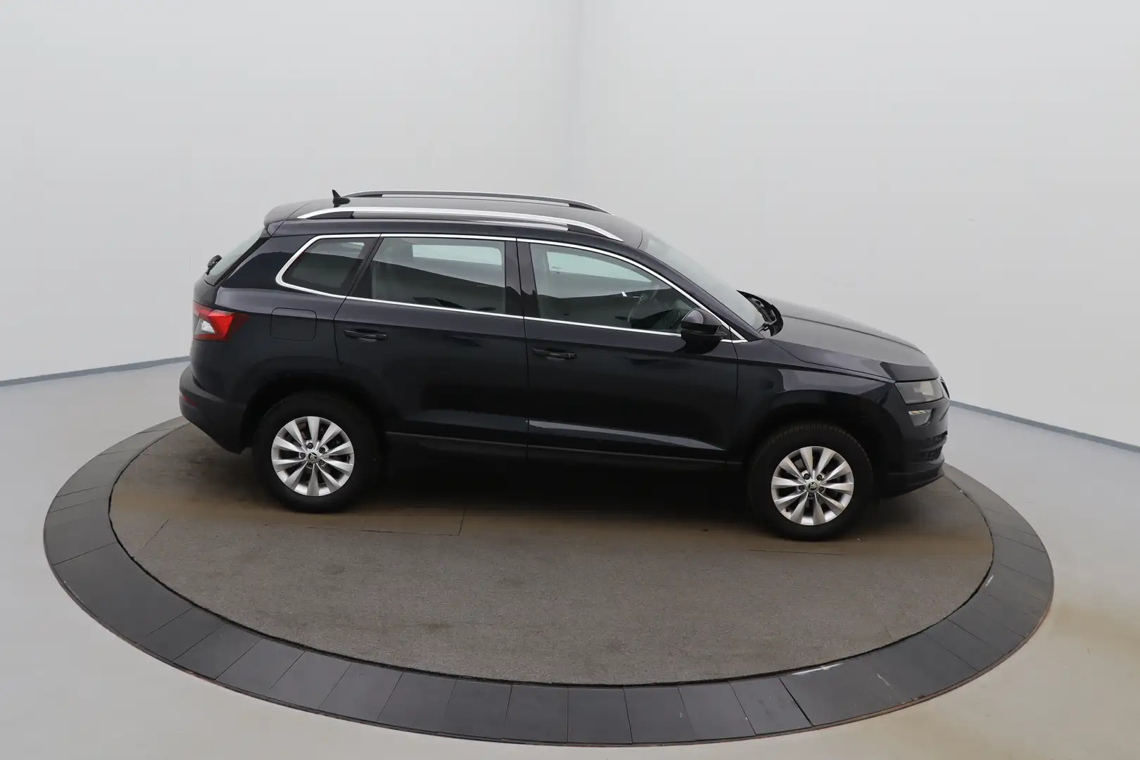 Skoda Karoq 1.5 TSI ACT Ambition GPS PDC CAM Keyless Carplay V Black - 2