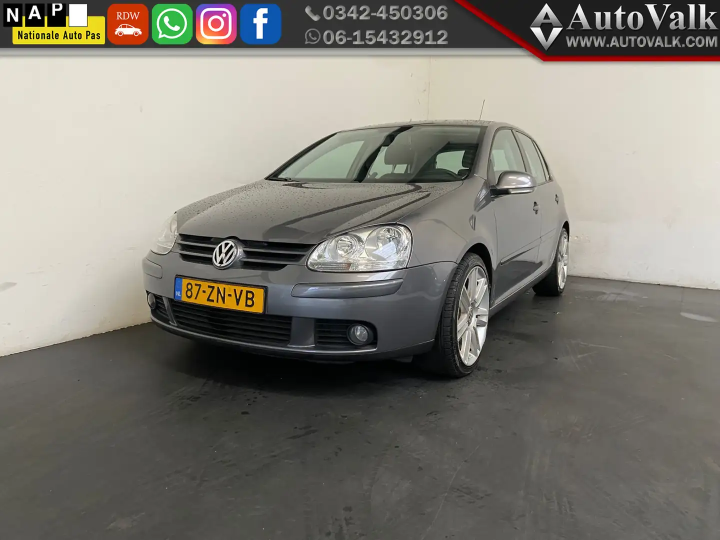 Volkswagen Golf 1.6 FSI Trendline. Cruise. Trekhaak! Grey - 1