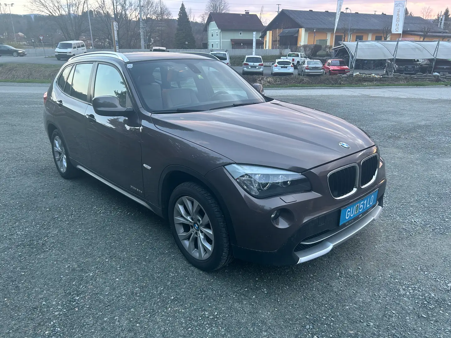 BMW X1 X1 xDrive20d Aut. Braun - 2