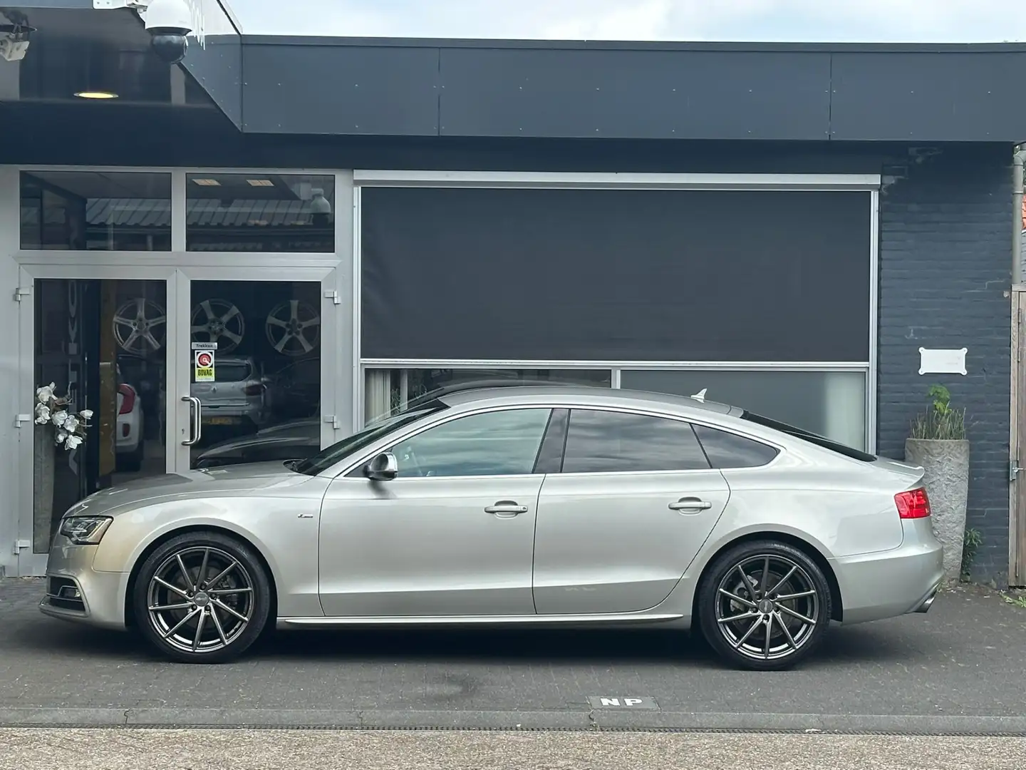 Audi A5 Sportback 1.8 TFSI S Edition 2xS-LINE / AUTOMAAT / Grijs - 2