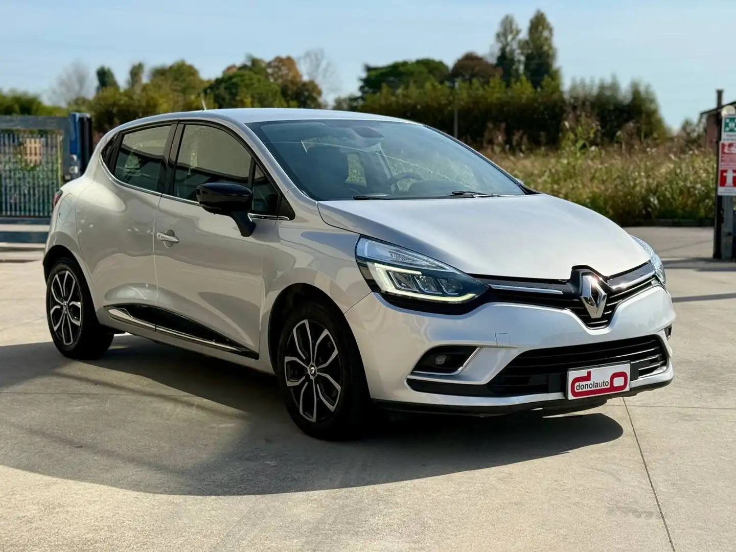 Renault Clio 2017 0.9 tce Moschino Zen 90cv FULL OPTIONAL Silber - 1