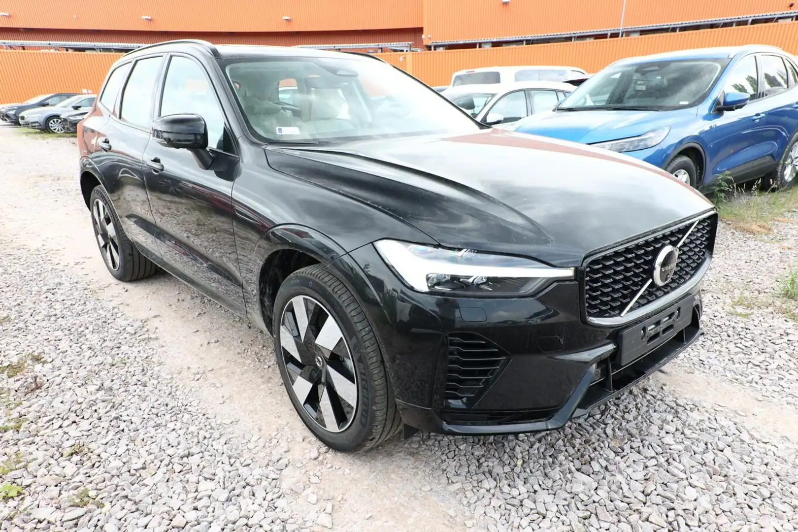 Volvo XC60 Ultra Dark T6 AWD 360Kam HUD Pano ACC H/K 257 k... Schwarz - 2