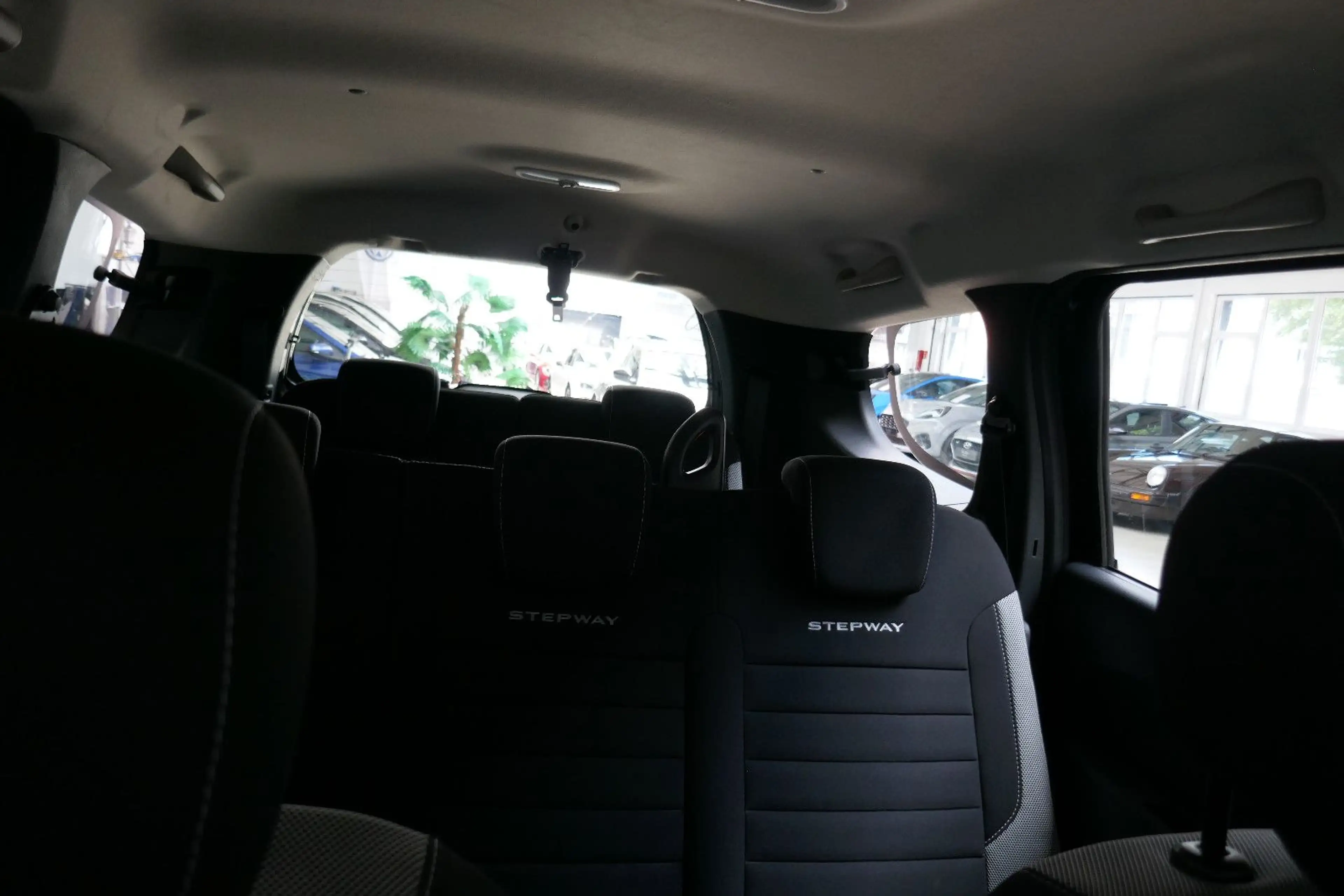 Dacia Lodgy Stepway *KLIMA*NAVI*1.HD.*7 Sitzer*57 TKM — photo 13
