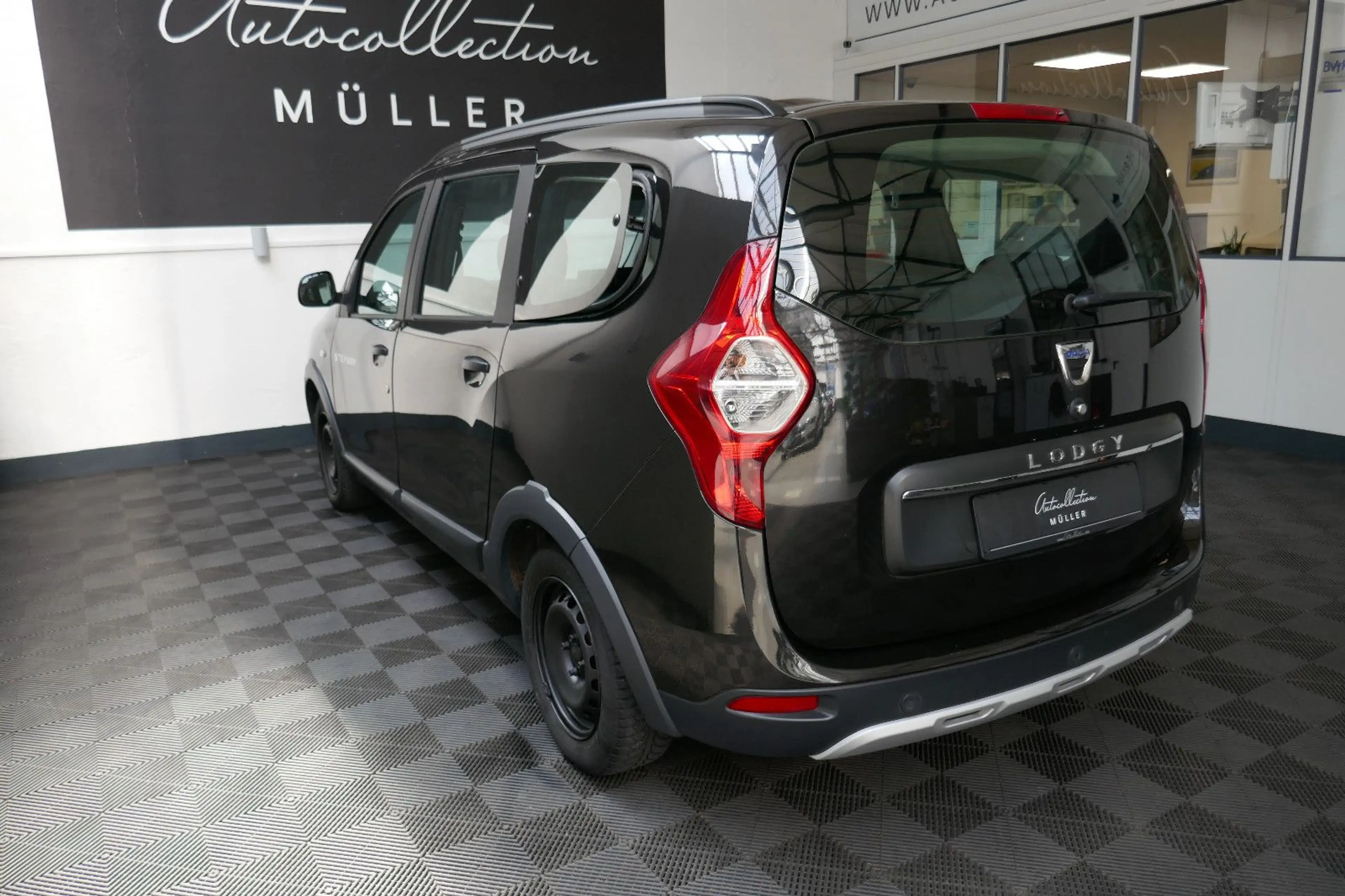 Dacia Lodgy Stepway *KLIMA*NAVI*1.HD.*7 Sitzer*57 TKM — photo 6