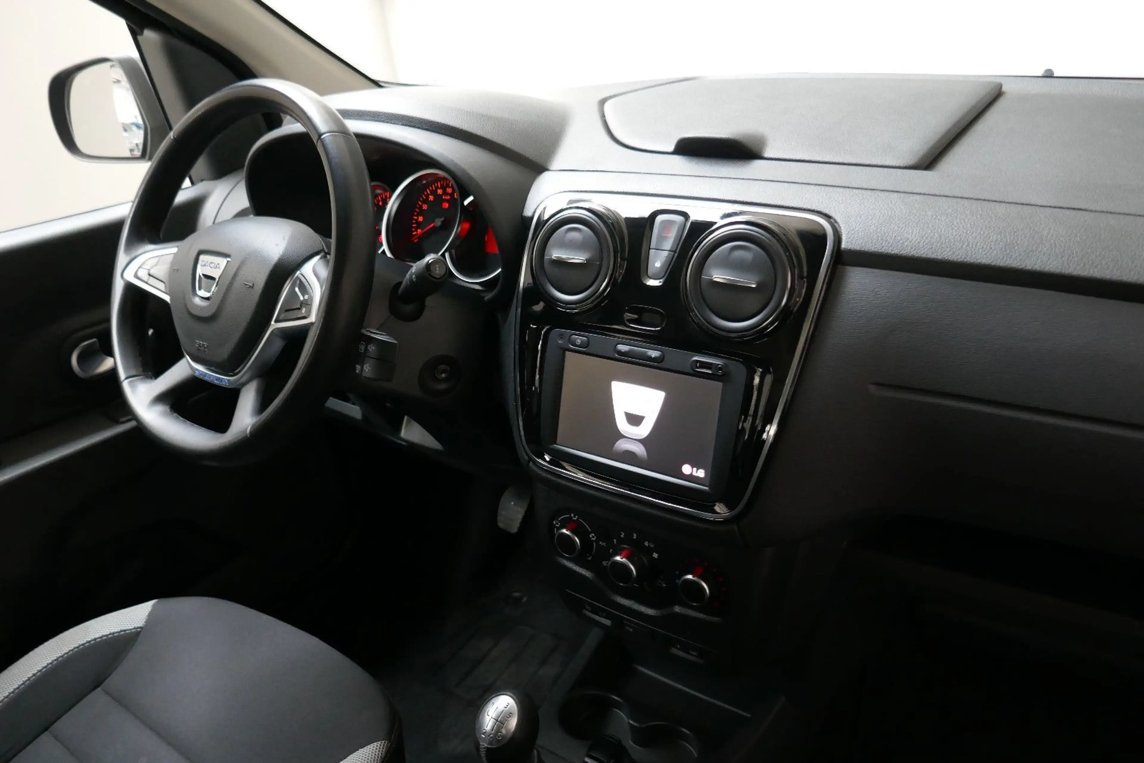 Dacia Lodgy Stepway *KLIMA*NAVI*1.HD.*7 Sitzer*57 TKM — photo 15