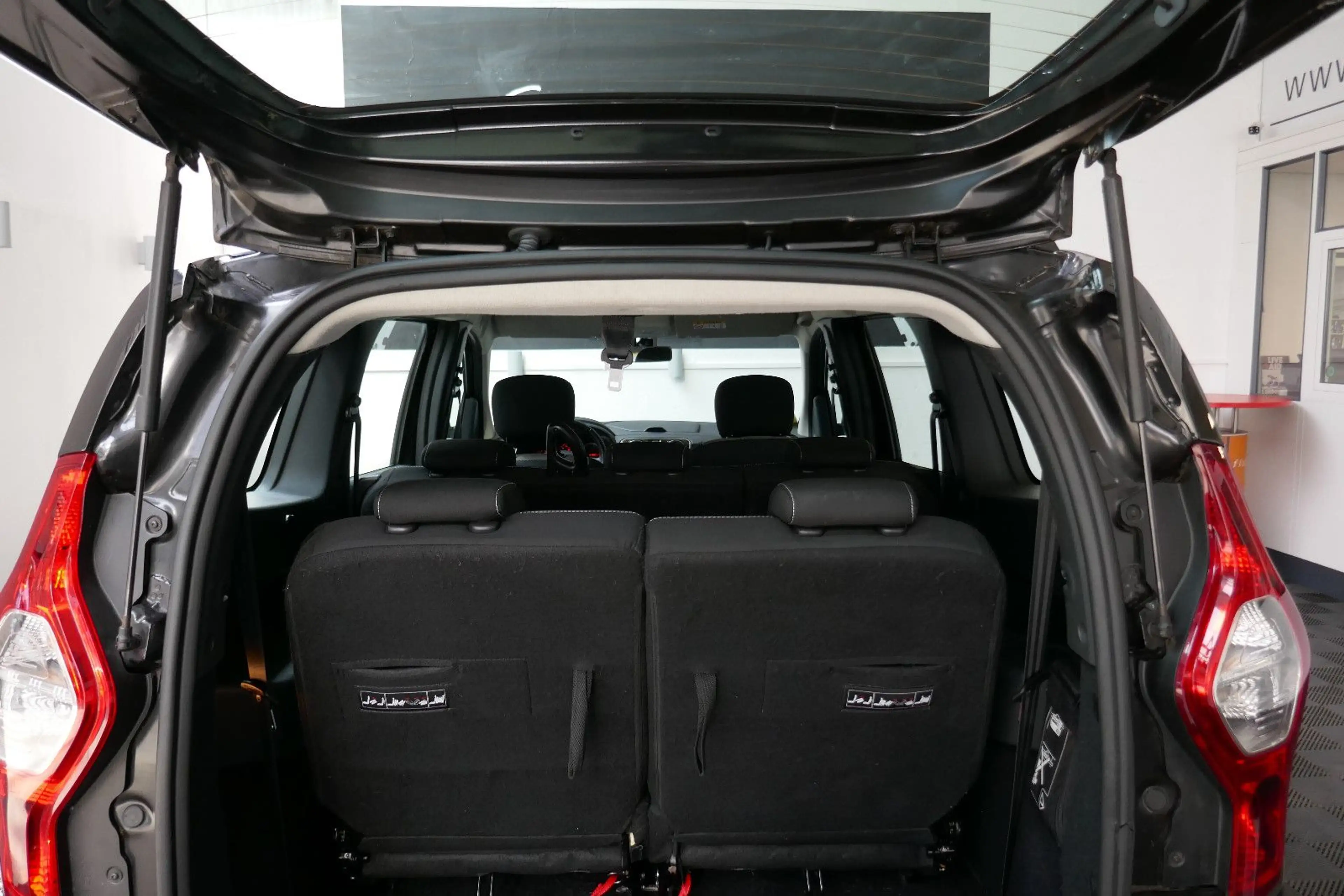 Dacia Lodgy Stepway *KLIMA*NAVI*1.HD.*7 Sitzer*57 TKM — photo 10