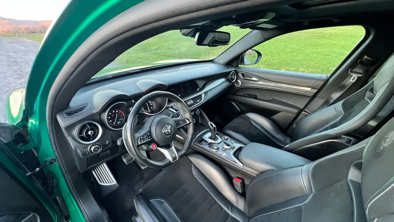 Alfa Romeo Stelvio снимка Alfa Romeo Stelvio