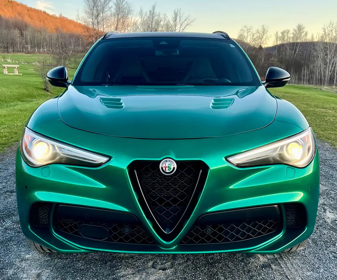 Alfa Romeo Stelvio снимка Alfa Romeo Stelvio