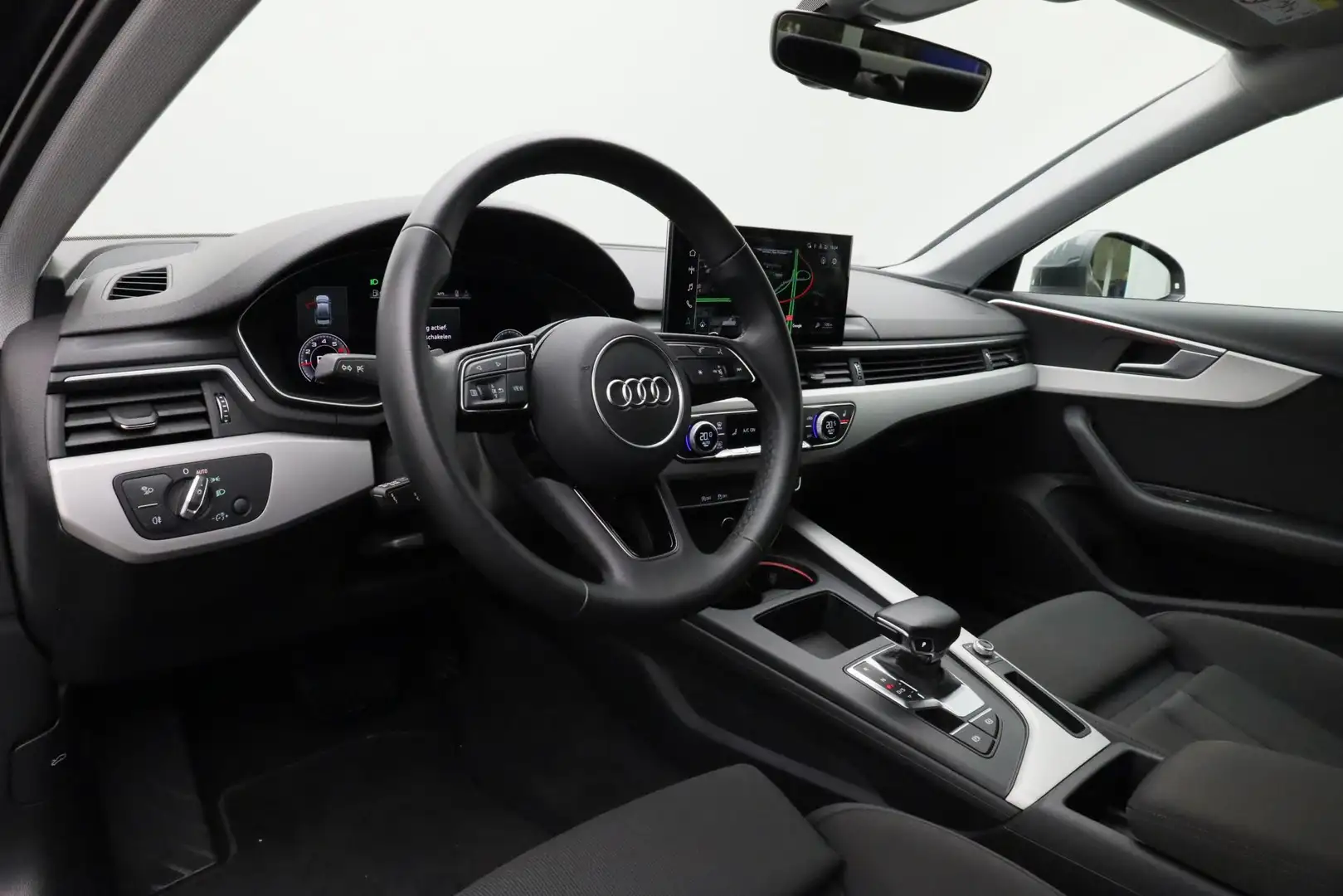 Audi A4 Limousine 35 TFSI 150 pk S-tronic Business Edition Grijs - 2