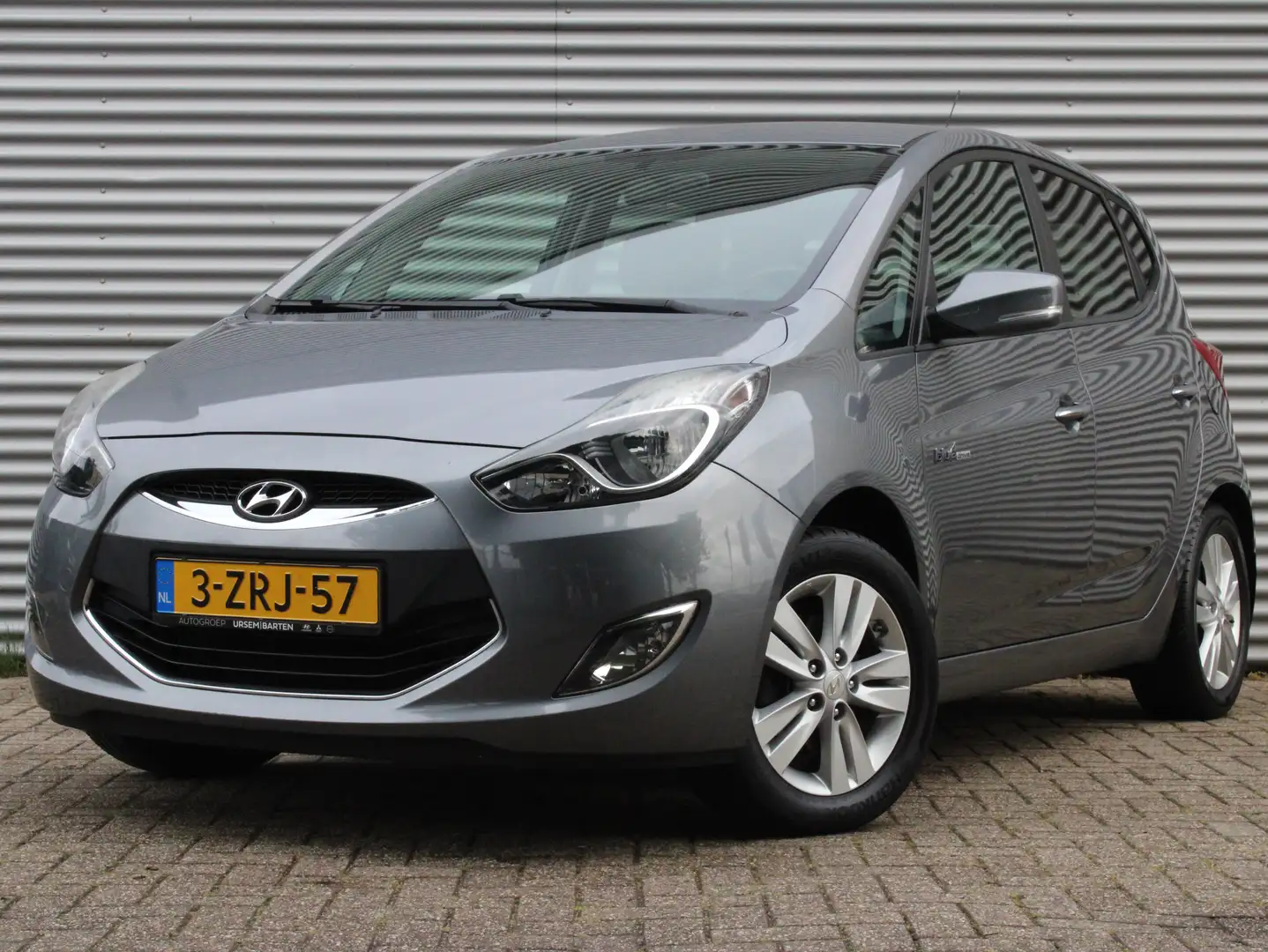 Hyundai iX20 1.4i Go! | Achteruitrijcamera | Airco | Cruise Con Grijs - 1
