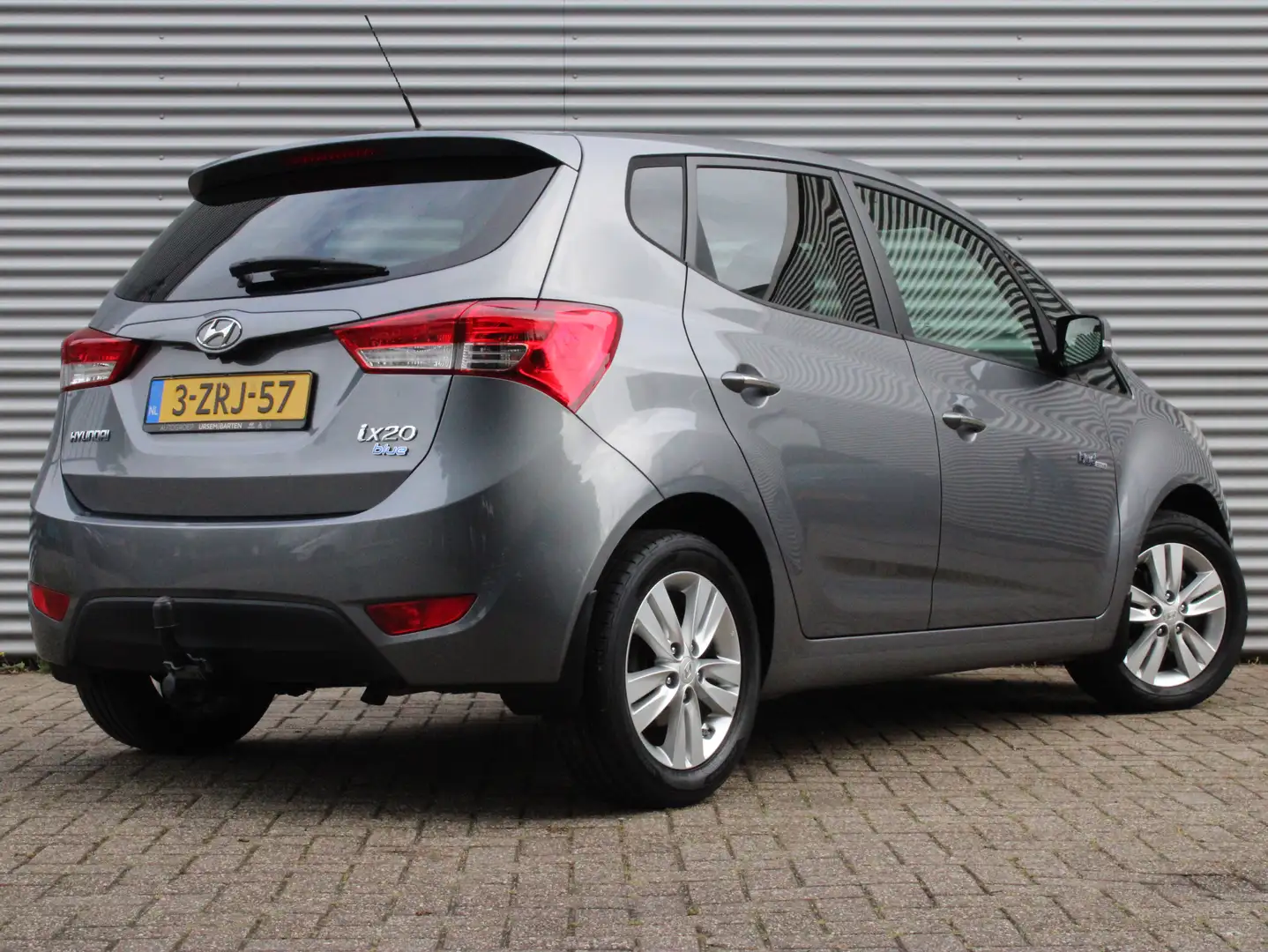 Hyundai iX20 1.4i Go! | Achteruitrijcamera | Airco | Cruise Con Grijs - 2