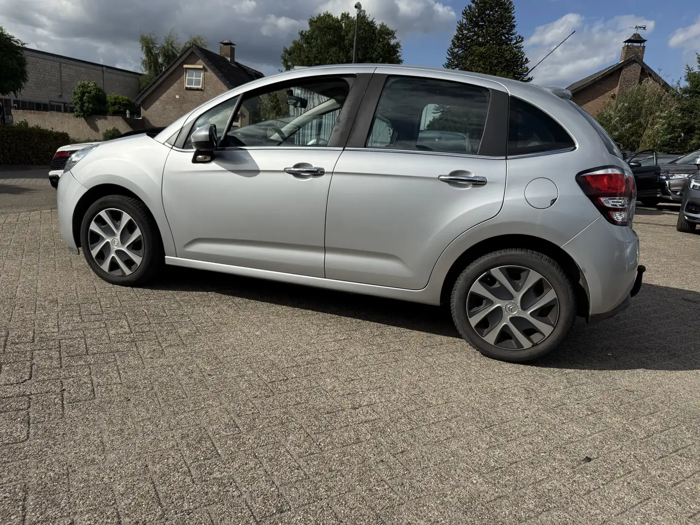 Citroen C3 1.6 BlueHDi Feel Edition Grijs - 2