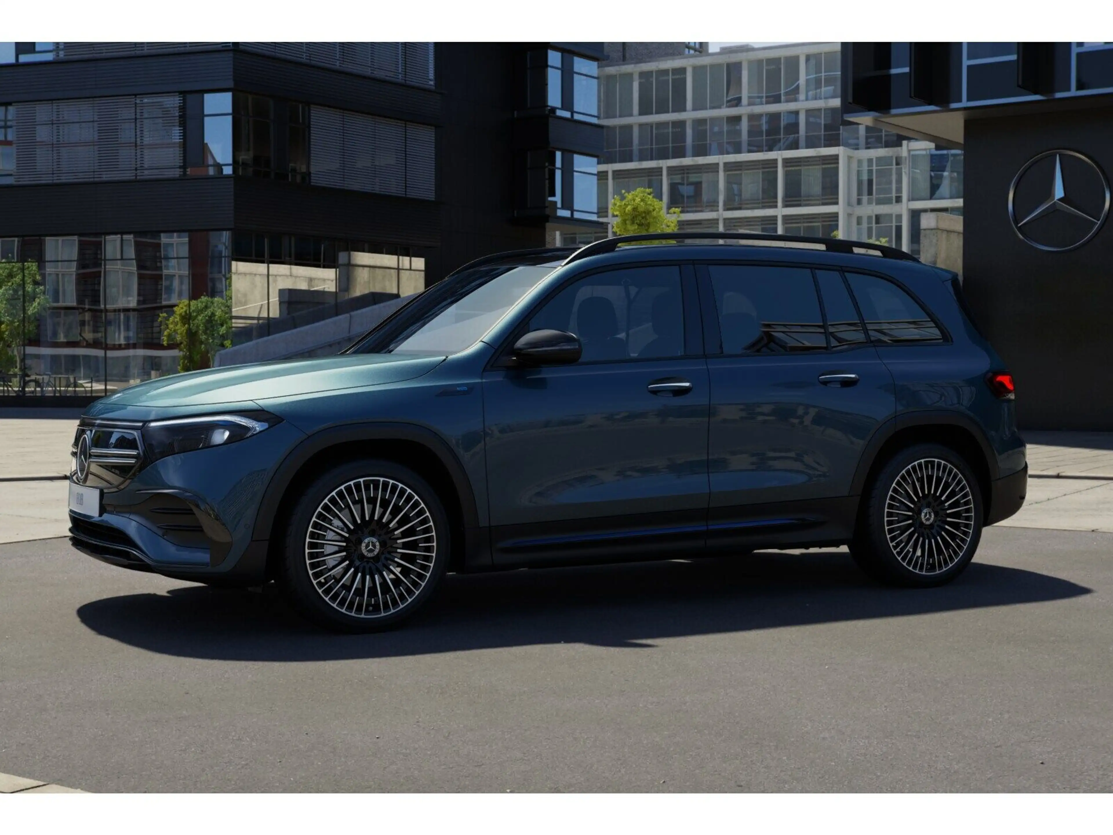 Mercedes-Benz EQB 300 4M AMG NIGHT DISTR KAMERA PANO SPUR PDC — photo 5