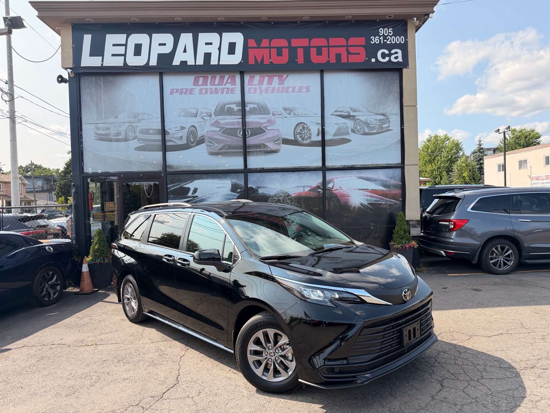 2026 Toyota Sienna LE, Hybrid, 8-Pass, Pwr Sliding Doors, Heated Seat