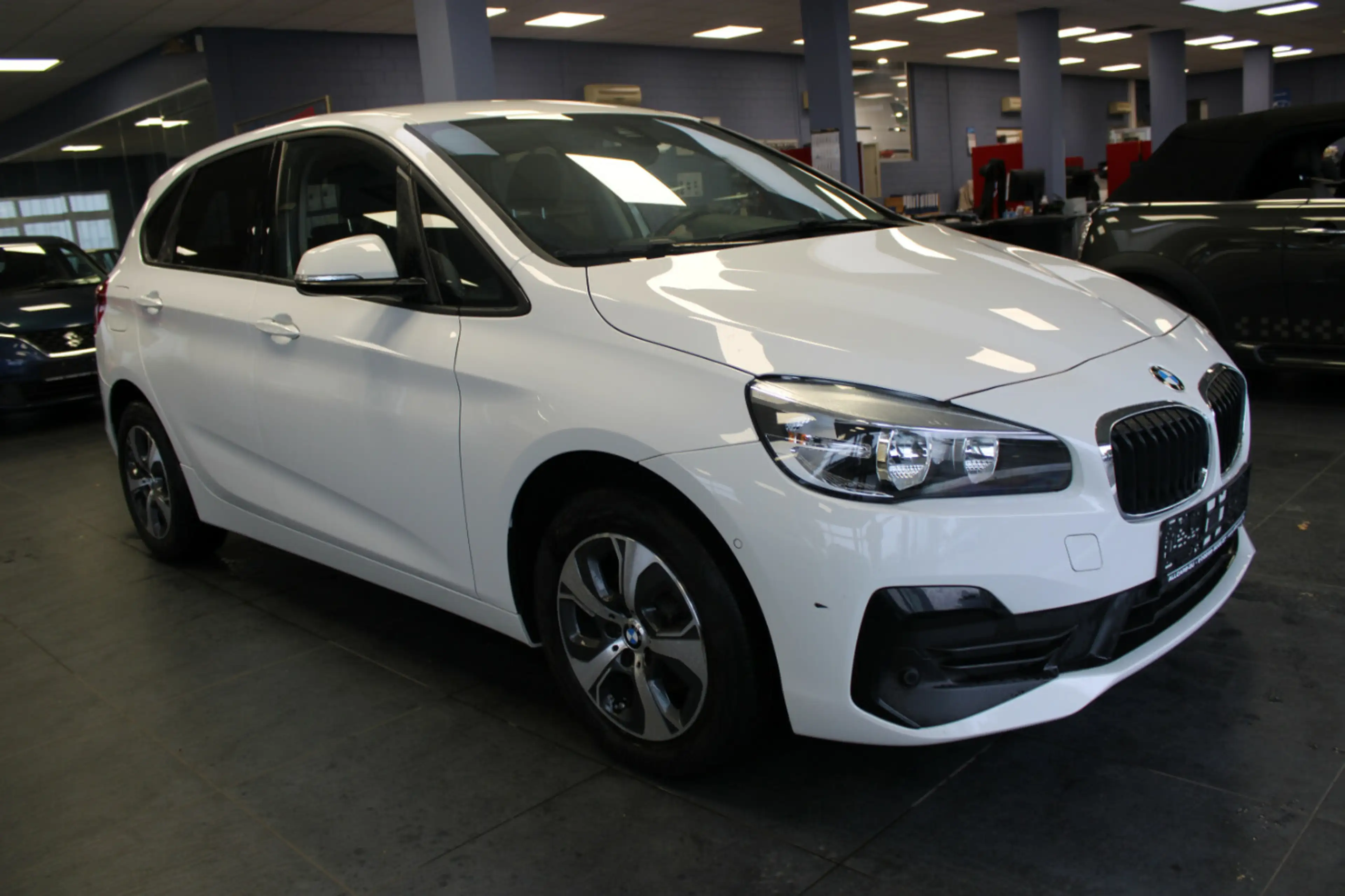 BMW 216 216i Active Tourer - Navi - SHZ - PDC - 1.HAND -