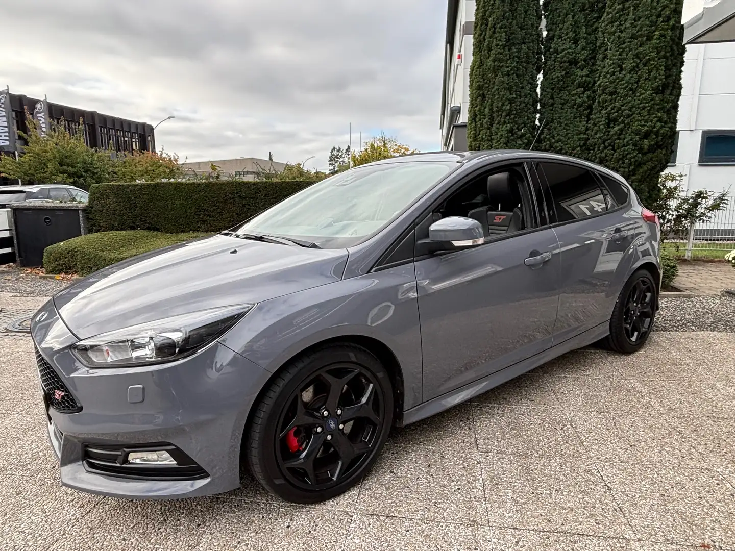 Ford Focus ST Gris - 1